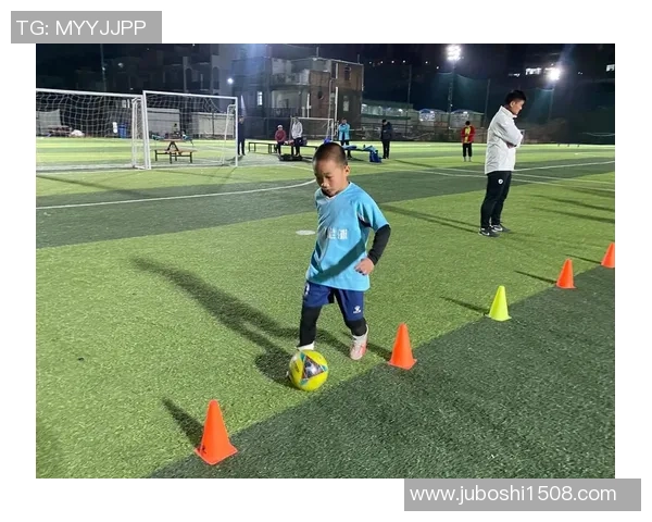 足球球星单挑模仿挑战赛 谁能击败对方展现最高技巧