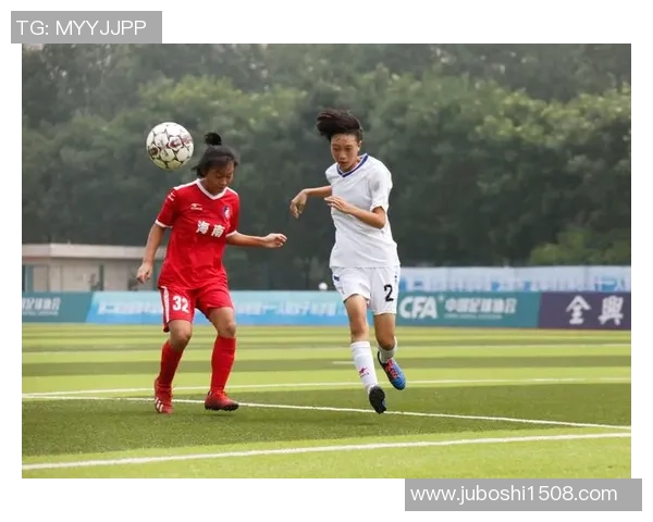 球星亲自挑战普通人踢足球场上风采尽显的精彩瞬间 球星亲自挑战普通人踢足球场上风采尽显的精彩瞬间